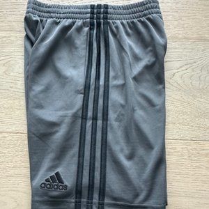 Adidas Kids light weight shorts (8)
